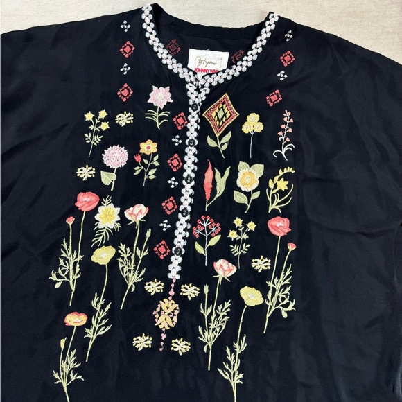 Biya Johnny Was 100% Silk Embroidered Short Sleeve Top Size L - Picture 2 of 8